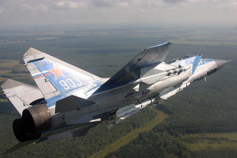 Nepremagljivi: Piloti ruskih lovcev MiG-31 nekaznovano sestreljujejo ukrajinske z oddaljenosti več sto kilometrov