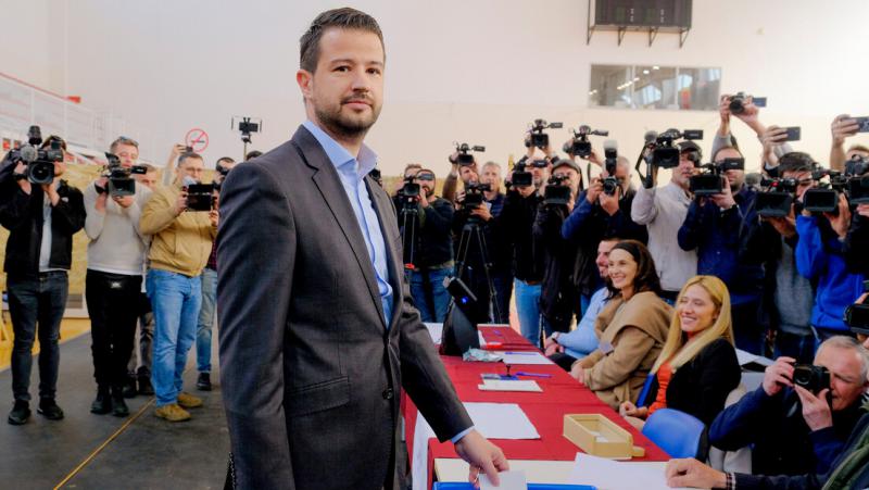 Po skoraj 35 letih konec Đukanovićeve diktature: V Črni gori zmagal kandidat »Evrope zdaj!«