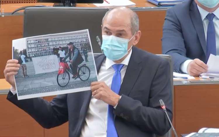 Nadškof Stres: »Današnji protesti so zgrajeni na laži.« »Ja, na laži predsednika vlade!«