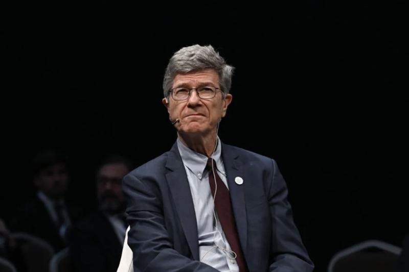 Jeffrey Sachs: »To je pokvarjen, plutokratski gangsterizem, carine bodo le zniževale naš življenjski standard!«