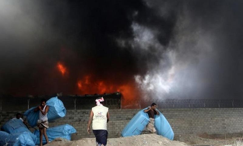 V Jemnu zgorelo skladišče s humanitarno pomočjo ZN