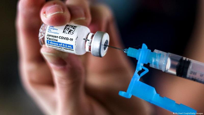 V podjetju Johnson & Johnson bodo »zaradi kontaminacije« zavrgli še dodatnih 62 milijonov odmerkov cepiva