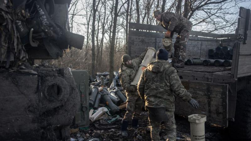 Ukrajinska vojska »na dieti brez streliva« – arzenali so prazni