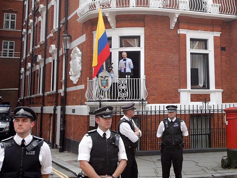 Švedsko tožilstvo prekinilo preiskavo proti Julianu Assangeu