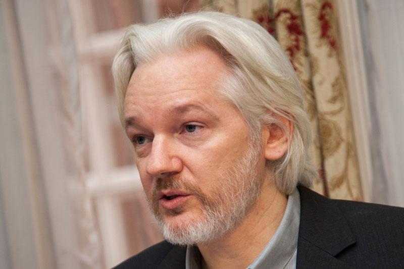 Assange napovedal pomembna razkritja o Clintonovi