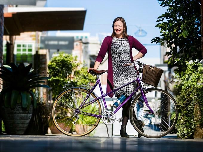 Novozelandska ministrica s kolesom v porodnišnico