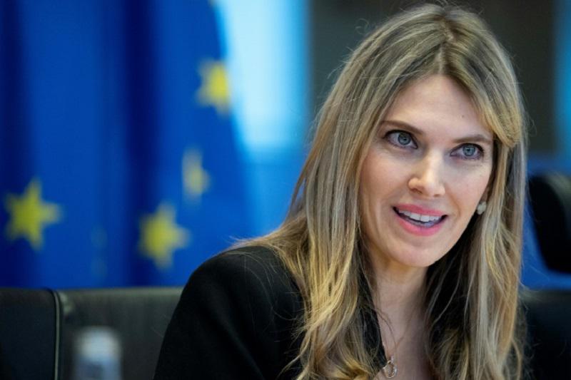 Aretacija Eve Kaili razkrila netransparentno »lobiranje« in korupcijo v samem središču Evropske unije