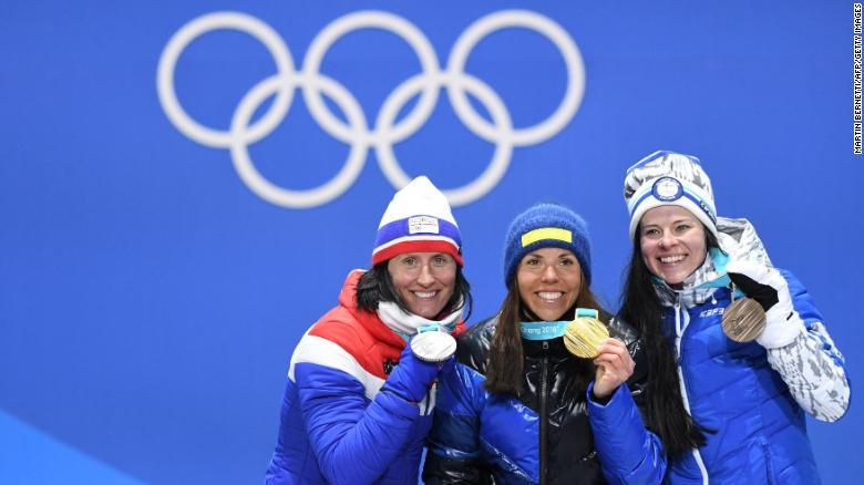 V Pyeongchangu podeljene prve kolajne, slovenski skakalci zunaj deseterice