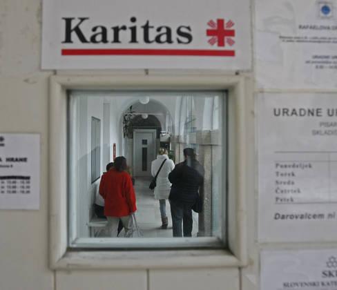 Prostovoljci Karitas v marcu zbrali preko 16 ton izdelkov za ljudi v stiski