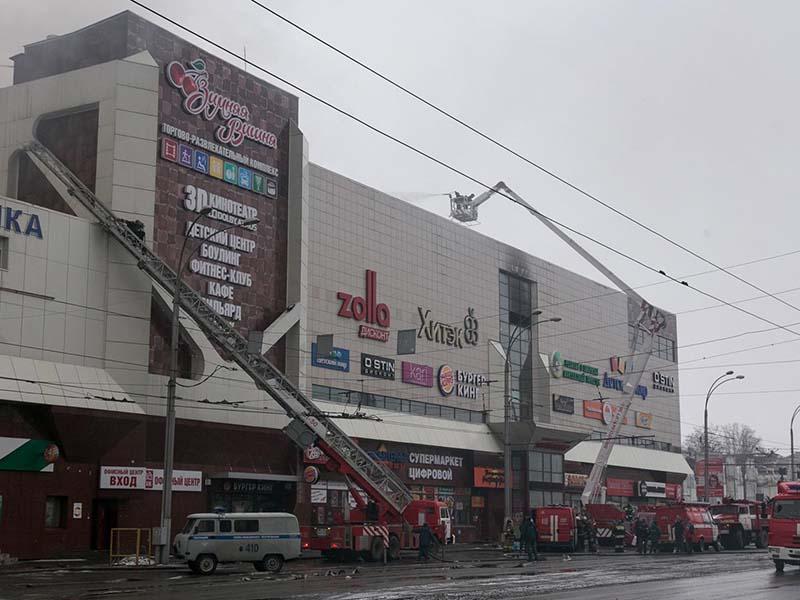 Putin na poti na prizorišče požara kritičen do varnostnikov