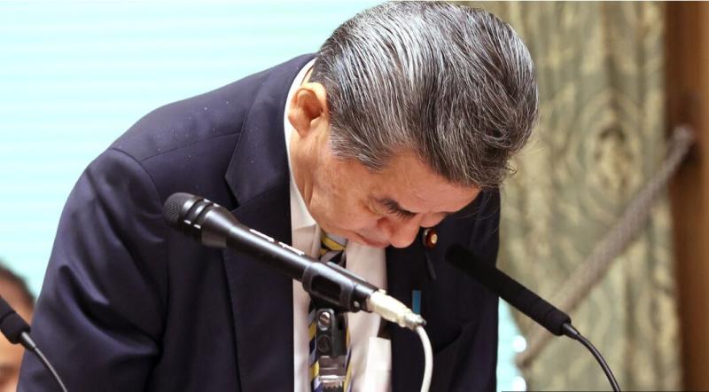 Dobe harakirijev je konec: Namestnik japonskega finančnega ministra, obtožen utaje davkov - odstopil