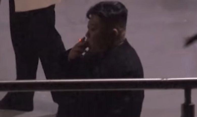 Kim Jong–un in Donald Trump dopotovala v Vietnam, Kim ustavil vlak samo zato, da bi si prižgal cigareto