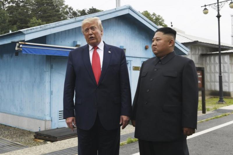Donald Trump postal prvi ameriški predsednik, ki je vstopil v Severno Korejo