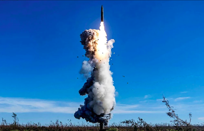Pacifiška raketna kriza: ZDA s Filipinov »Typhonom« ciljajo Kitajsko, ki je nepričakovano izstrelila balistično raketo