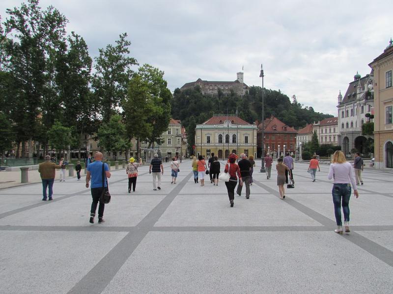 Na ljubljanskem Kongresnem trgu drevi slovesno odkritje spomenika vsem žrtvam vojn