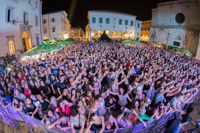 Vikend polen zabave: Plavi Orkestar v Kopru snemali svoj prvi live album