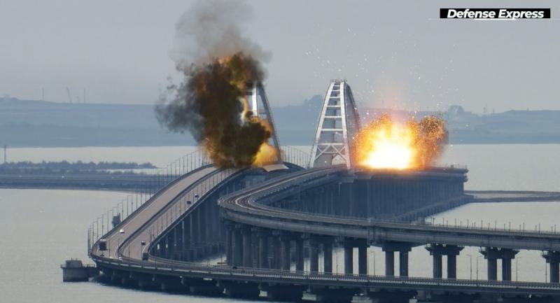 Ukrajinska diverzija porušila del Krimskega mostu, bo sedaj Rusija končno snela rokavice?
