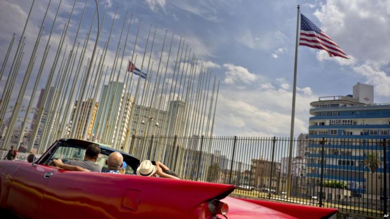 Nekateri ameriški diplomati na Kubi trajno ostali brez sluha