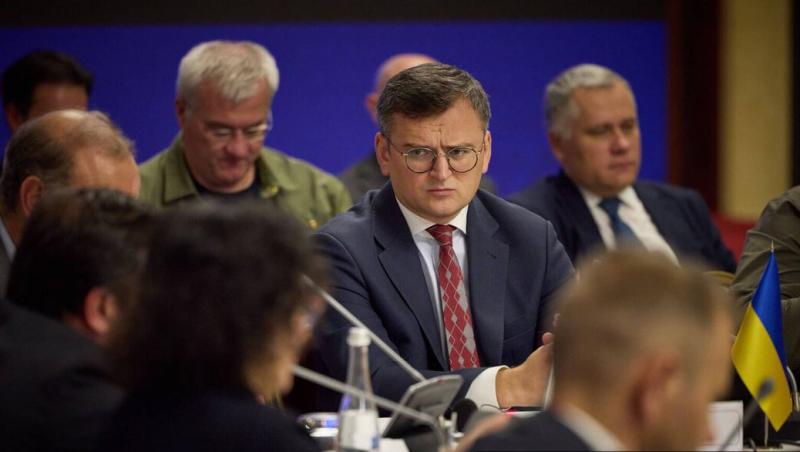 Ukrajina ni več v ospredju: Diplomatsko izogibanje Kijevu zaradi bolezni, drugih opravkov ali pozabljenih potnih listov...