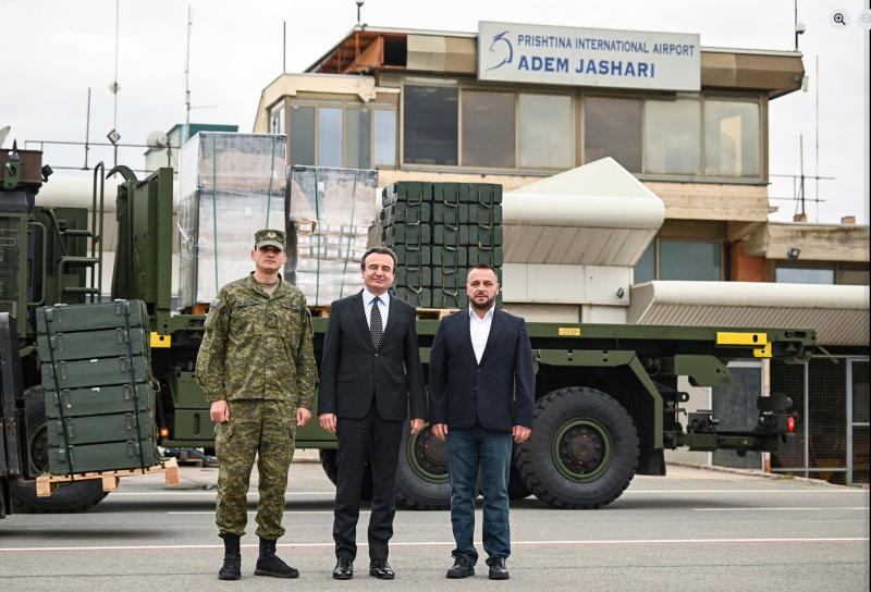 Vučić »zgrožen«: Turčija oborožuje kosovsko vojsko, Srbija se krepi z novim orožjem in podporo Madžarske