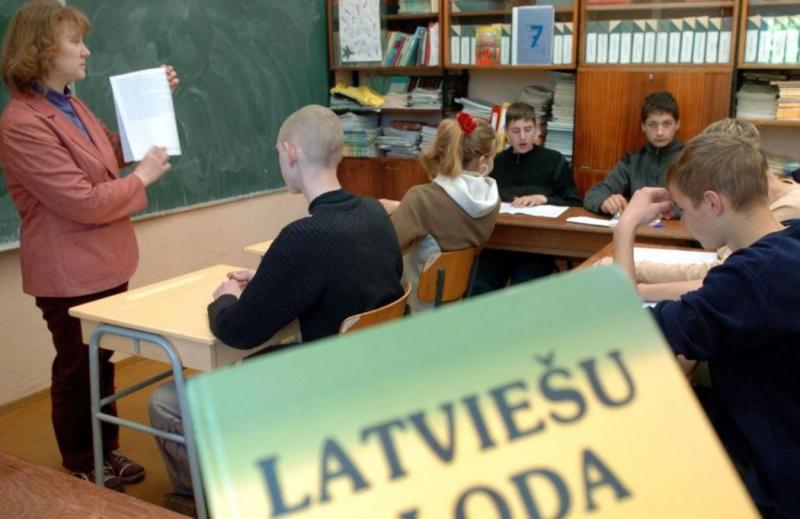 Moskva se odzvala na napoved Latvije, da bo izgnala Ruse: Monstruozen primer neonacizma