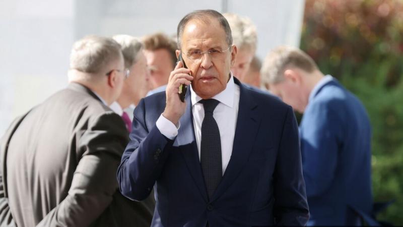 Lavrov: »Zelenskega so vsi siti, imajo ga poln kufer tudi na Zahodu!«