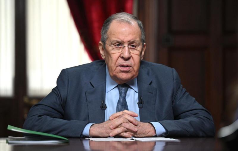 Lavrov opozarja: »Svet je vse bližje jedrskemu spopadu«