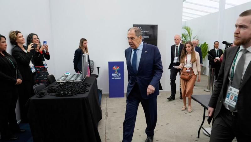 Svet po dolarju: Lavrov o koncu unipolarnega gospodarstva