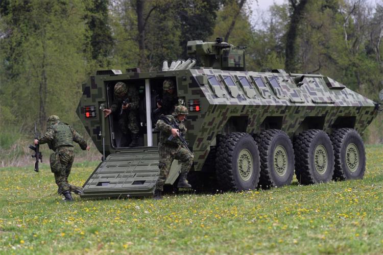 Kaj je ministrica Andreja Katič videla na vojaški vaji v Srbiji ?