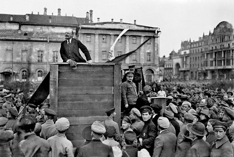 Nedemokratično: Lenin odpravil tajno diplomacijo, slovenska vlada pa dogovore z Ukrajino - pred ljudstvom skriva!