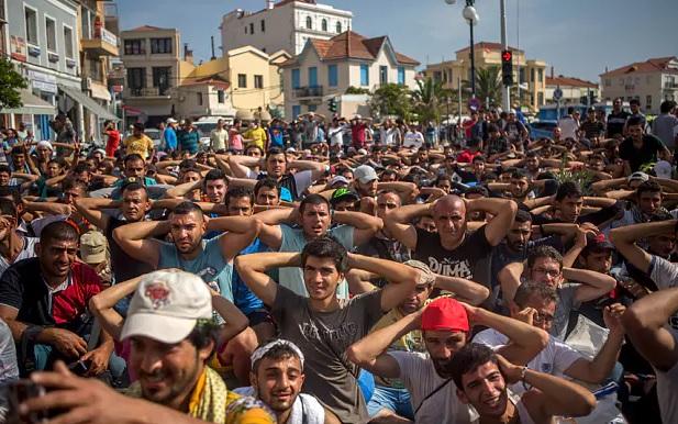 Macron za zmanjšanje nezakonitih migracij, Conte za radikalno spremembo azilne politike