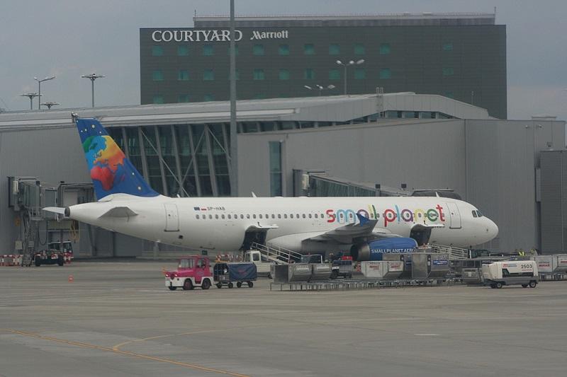 Varšavsko letališče prepovedalo nočne vzlete in pristanke