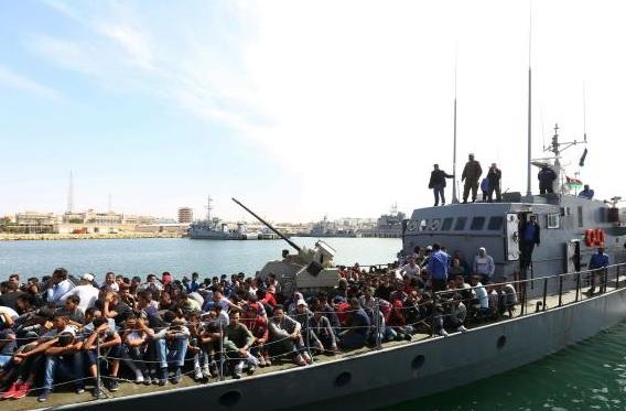 Italija podpira libijsko odločitev, da nevladnim organizacijam prepove tihotapljenje migrantov v Sredozemlju