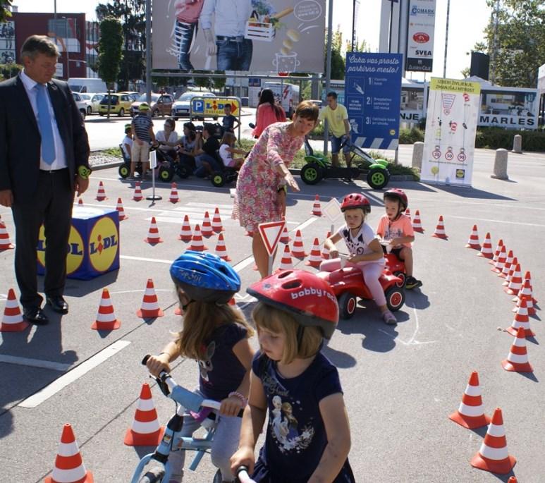 Zavod Varna pot za večjo varnost otrok v prometu z učenjem in ozaveščanjem