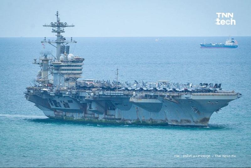Šestprsti vojak in kruta resnica: zarjavela ameriška letalonosilka USS Abraham Lincoln prispela na Tajsko