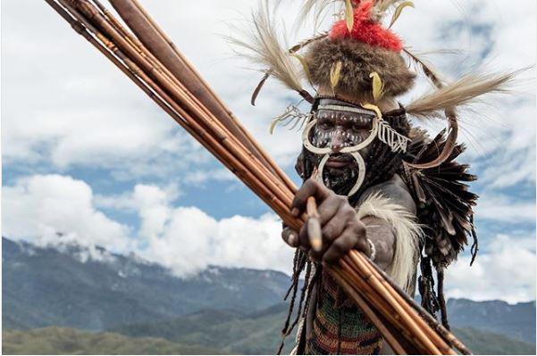 Naposled posneti: tako zgleda izolirano pleme kanibalov iz osrčja džungle, ki je pojedlo milijonarja