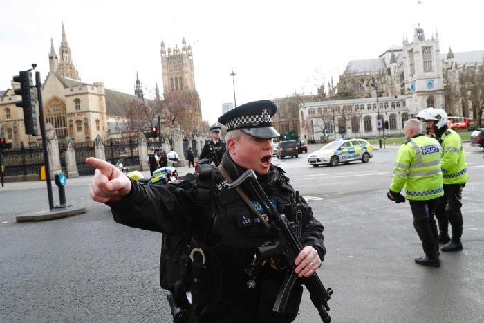 V novih terorističnih napadih v Londonu najmanj šest mrtvih in 20 ranjenih