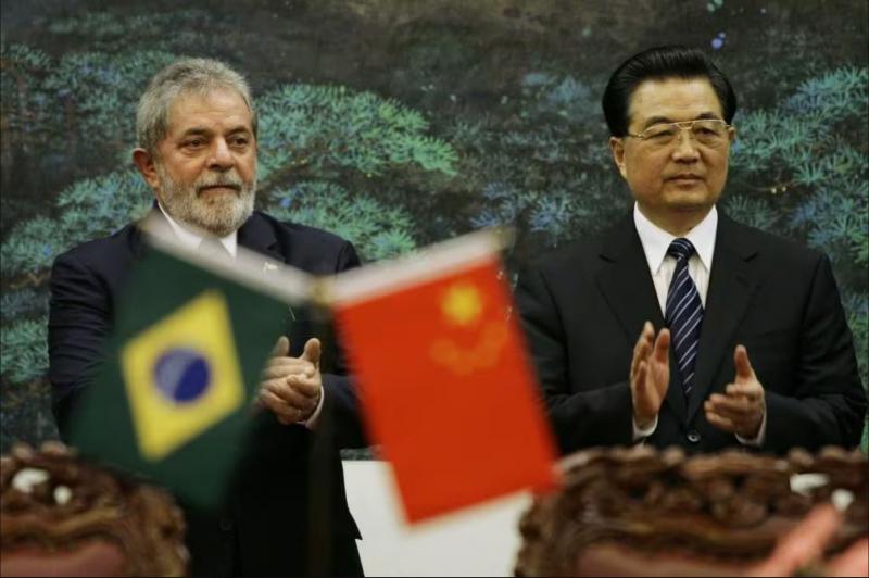 Dedolarizacija v polnem teku: Brazilija in Kitajska sklenili trgovinski dogovor in opustili ameriško valuto