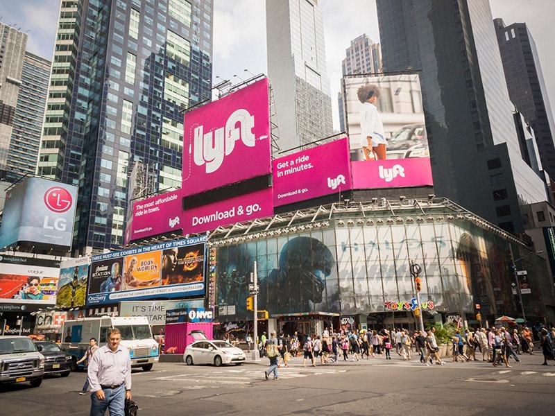 Magna z 200-milijonsko naložbo v Uberjevega tekmeca