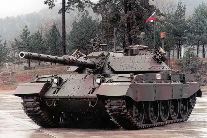 Novo osiromašenje Slovenske vojske: vlada Ukrajini podarila modernizirane tanke M-55S, a dobila - tovornjake in cisterne!