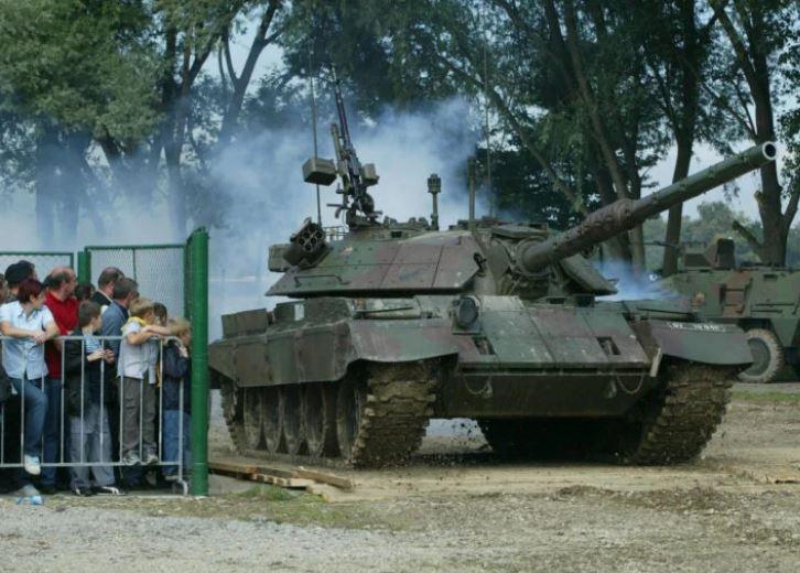 Smrtonosna donacija: Zakaj so ukrajinski in »slovenski« tanki M-55S nemočni proti oklepom ruskih tankov?