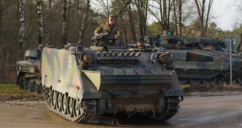 Velikodušna pomoč Zahoda: Urjeni na Bradleyjih, dobili pa bojna vozila iz obdobja vojne v Vietnamu