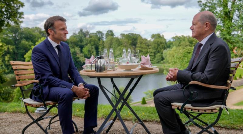 Spiegel razkril spor med Scholzem in Macronom