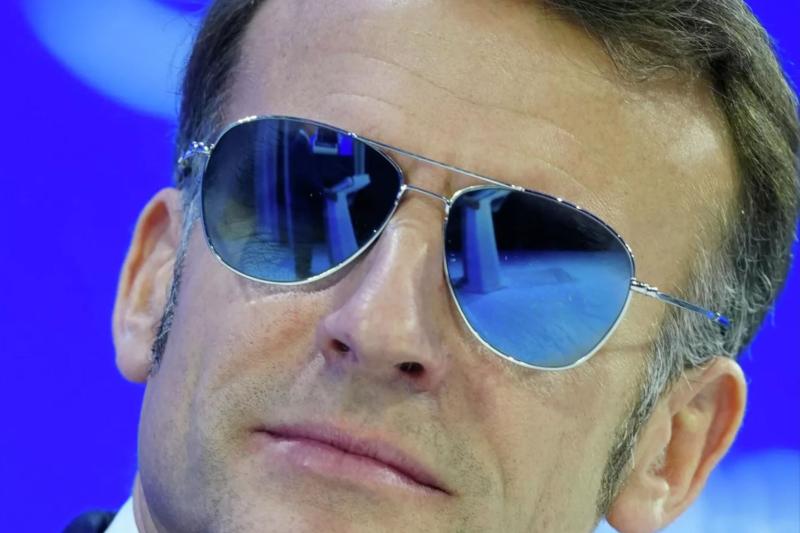 Macron jo je pocvirnal iz Davosa pred Trumpovim prihodom in pozval k vojaškim vajam Nata na Grenlandiji