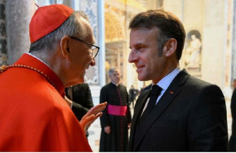 Italijanski mediji: Macron se je poskušal vmešati v izvolitev novega »ultraevropskega« in »protislovanskega« papeža