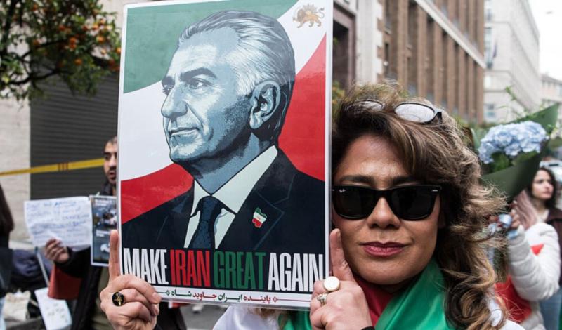 Sin zadnjega šaha: Naj se Evropa pridruži »križarski vojni« proti Iranu