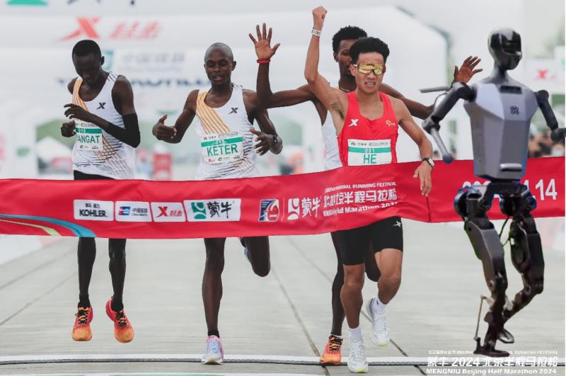 Tien Kung: Na Kitajskem izdelan humanoidni robot že »trenira« za tek na maratonu v Pekingu aprila letos