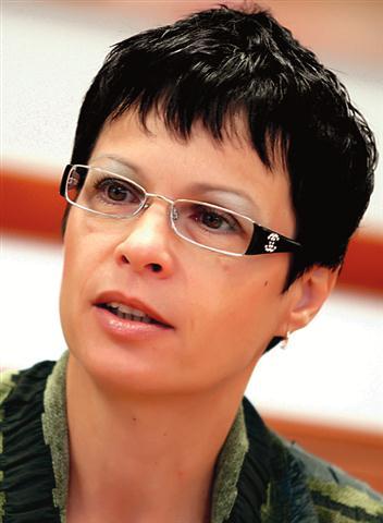 Današnji Pahorjev ukaz: Marta Kos je postavljena za veleposlanico v Švici
