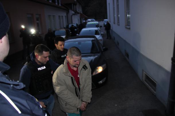 Tožilstvo za nasilneža s Facebooka obtožbo prekvalificiralo v umor