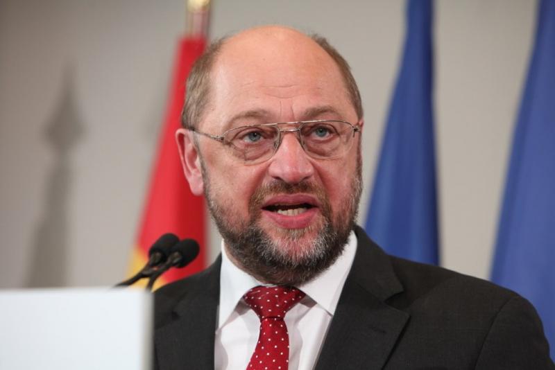 Schulz z ostrimi kritikami na račun Merklove išče podporo volivcev